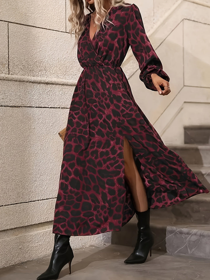 Eleganz Juliette – Fließendes Langarmkleid mit Leopardenmuster