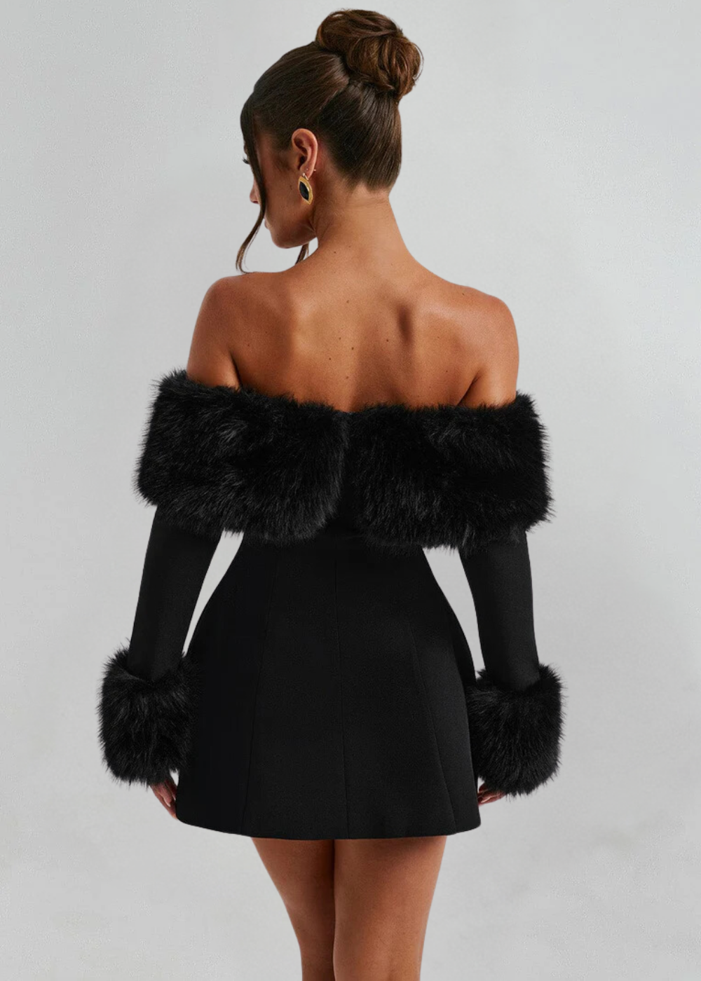 Serena | Schulterfreies Minikleid mit Pelzärmeln