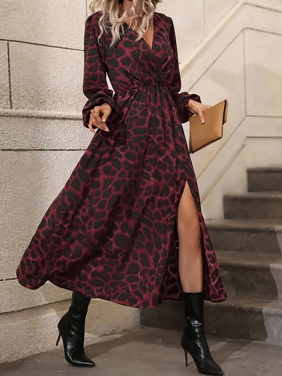 Eleganz Juliette – Fließendes Langarmkleid mit Leopardenmuster